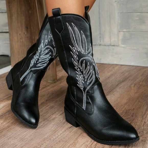 Shoes - Women Fashion Boots Go With Cardigan , Wear With Mini Skirt Embroidered Western